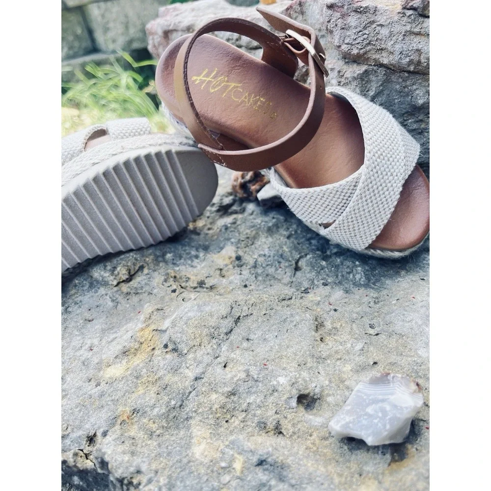 Hot Cakes Girls Stretchy Sandals ****ORDER A SIZE LARGER *****Toddler Size 10